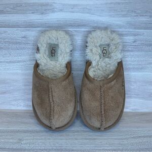 UGG Kids Keegan Tan Slippers in Chestnut